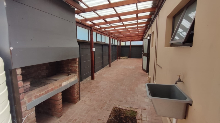 2 Bedroom Property for Sale in Stilbaai Wes Western Cape
